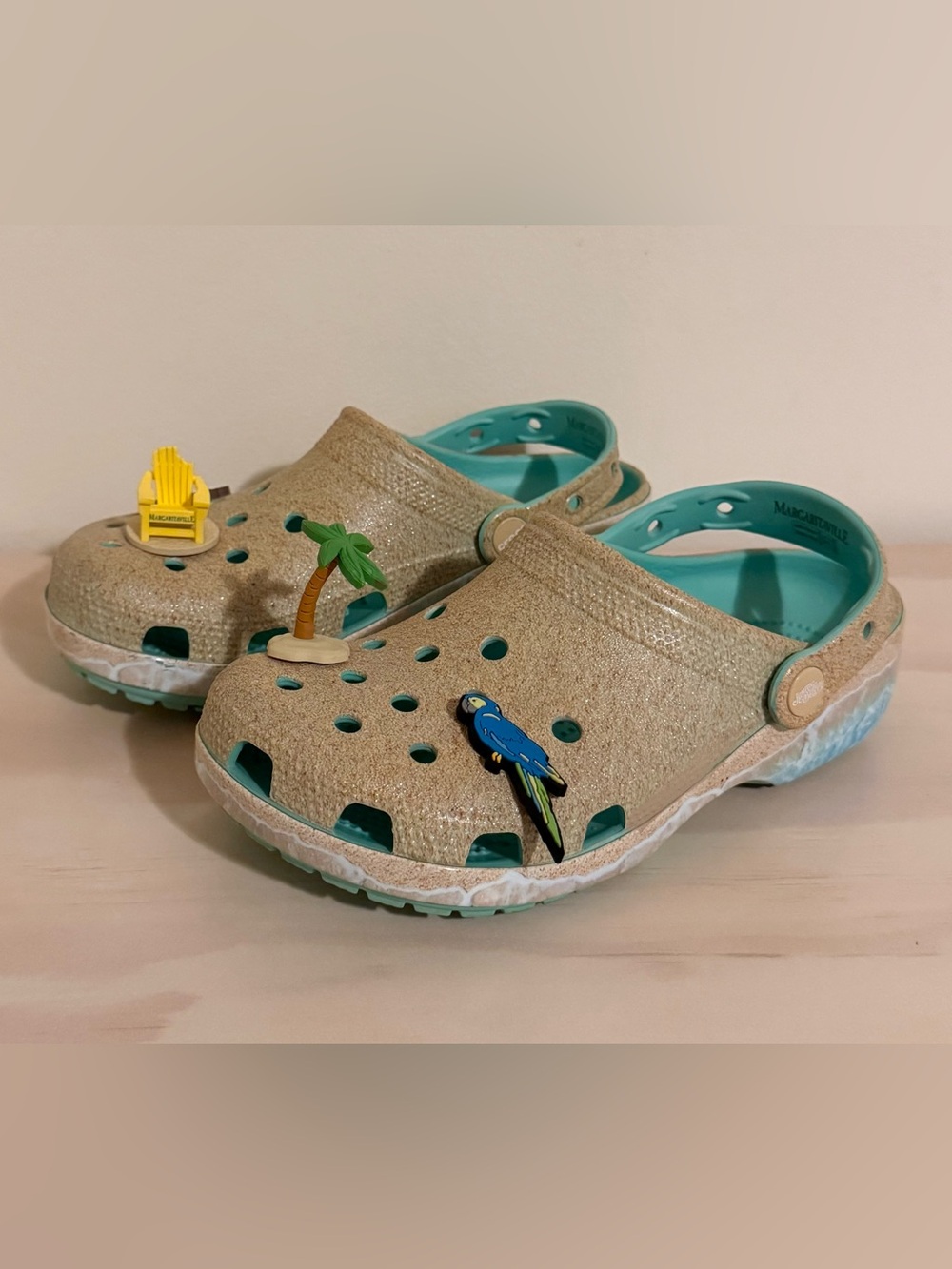 CROCS Margaritaville Beach Classic Clogs Jimmy Buffet Women’s size 7/ Men’s 5